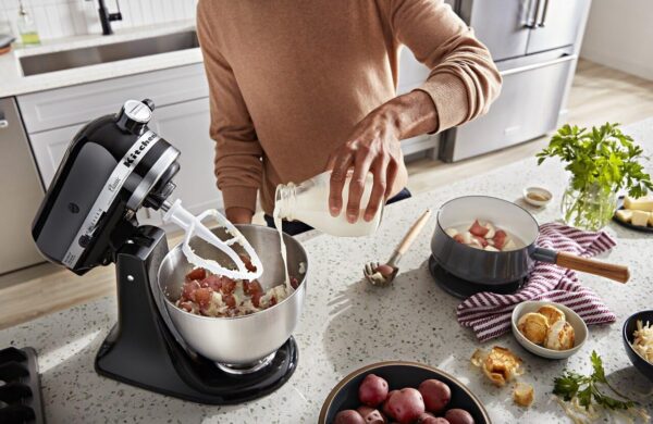KitchenAid  4.5 Quart Stand Mixer  Onyx Black - Image 6